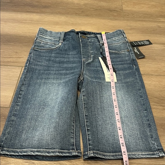 NWT Liverpool ‘The Gia Glider Short’ Bermuda Jean Shorts Modest Size 6/28 Waist - Picture 8 of 15